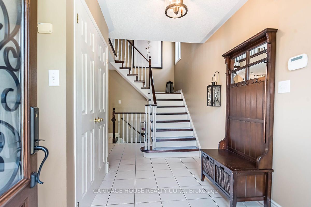 8 Mapleshade Dr
