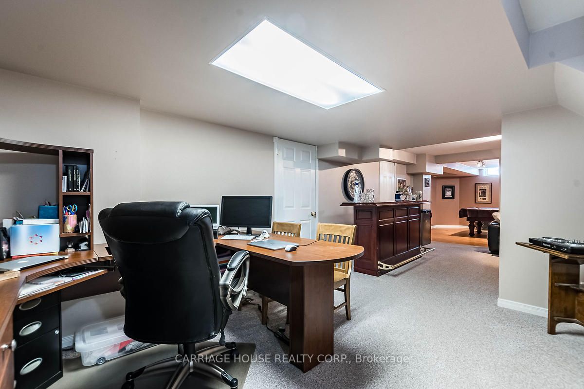 8 Mapleshade Dr