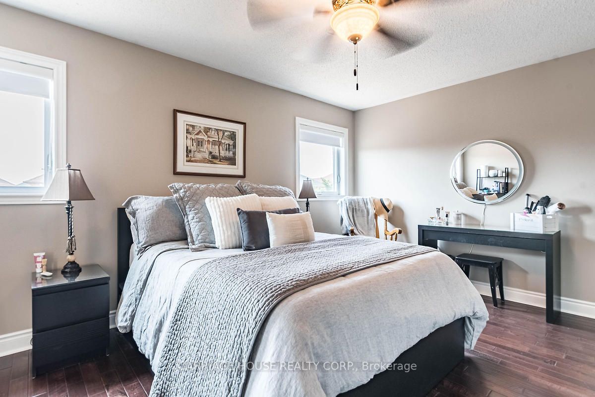 8 Mapleshade Dr