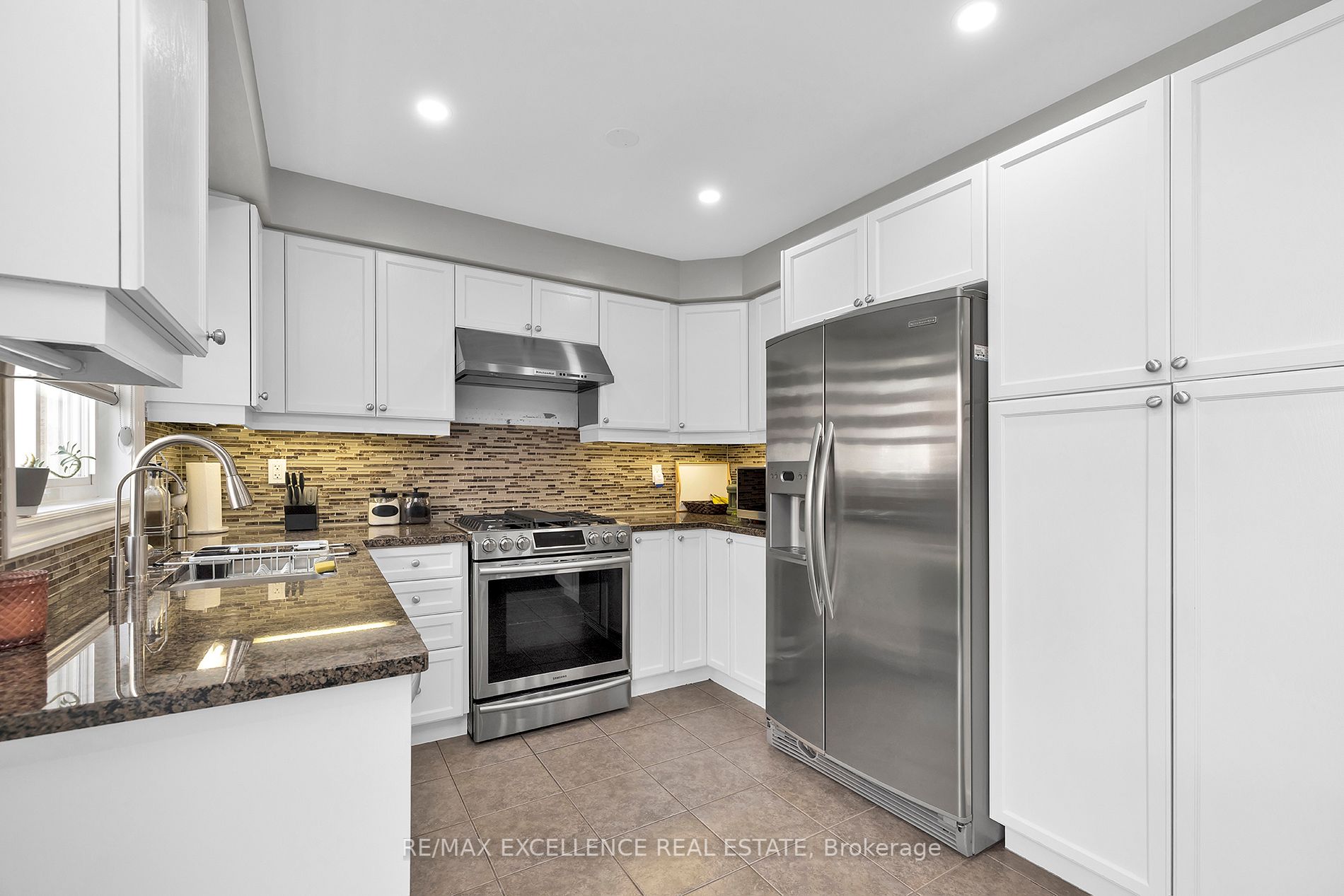126 Bushmill Circ E