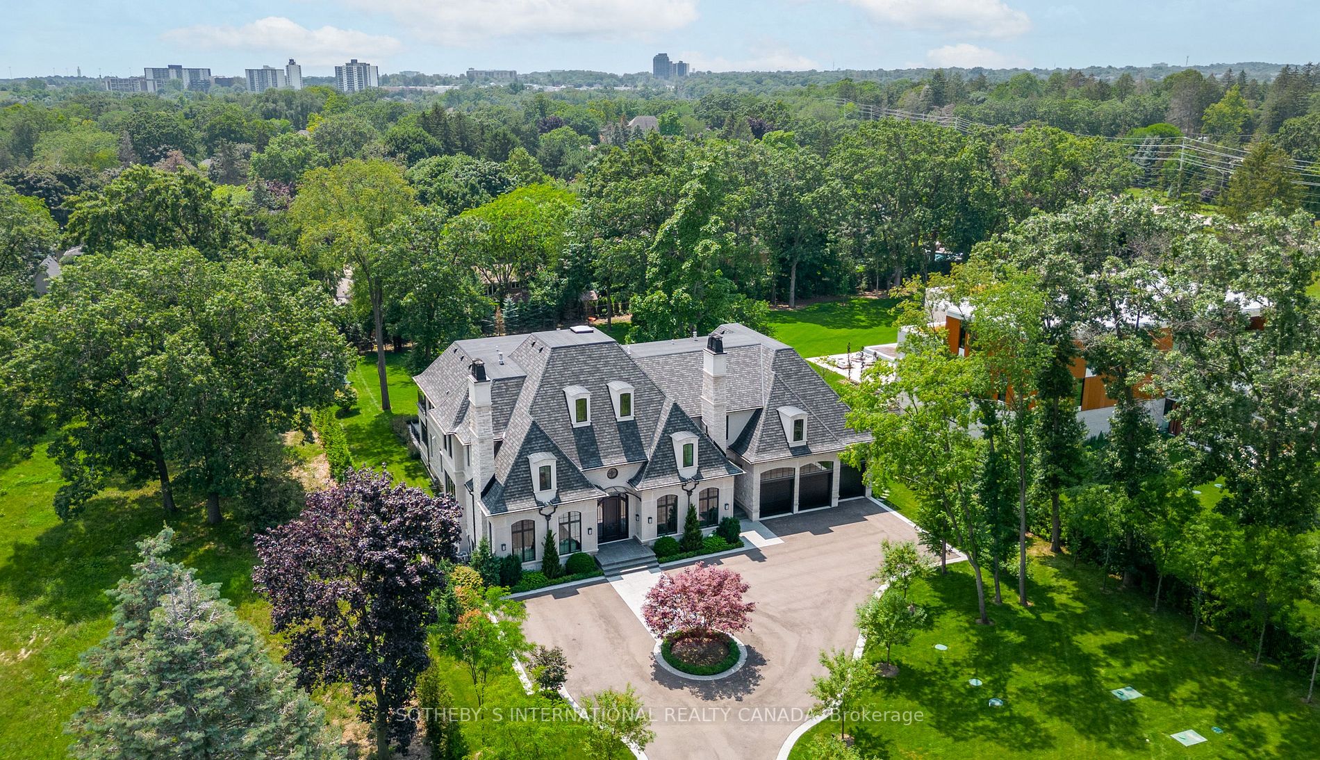 2280 Doulton Dr