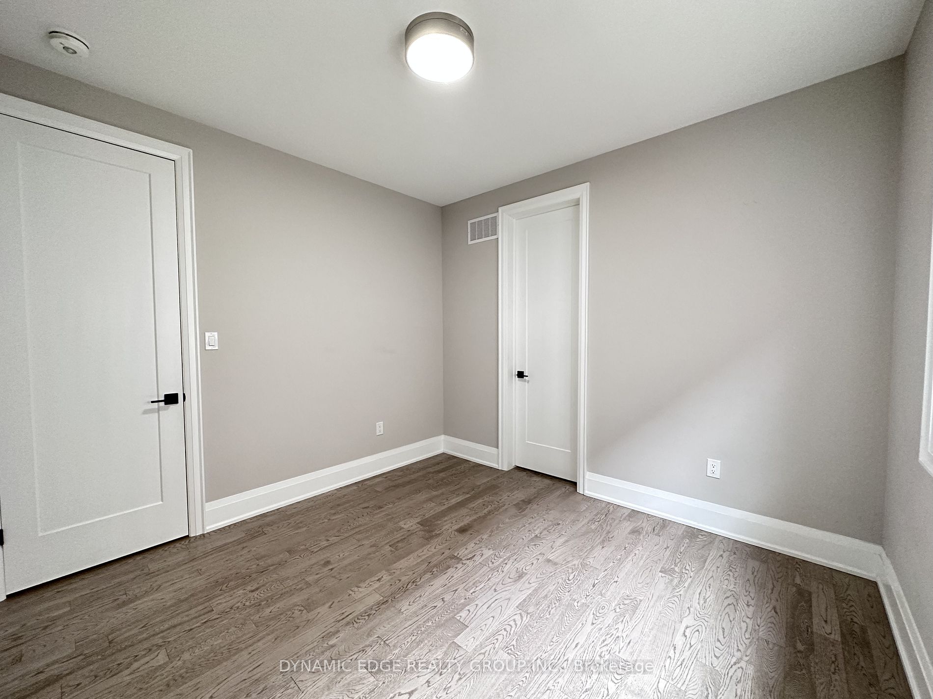 1486 Varelas Passage
