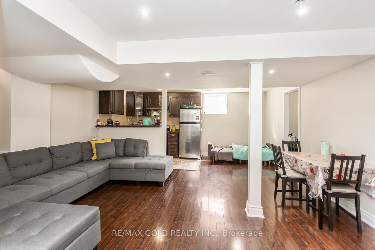 55 Cobblehill Cres