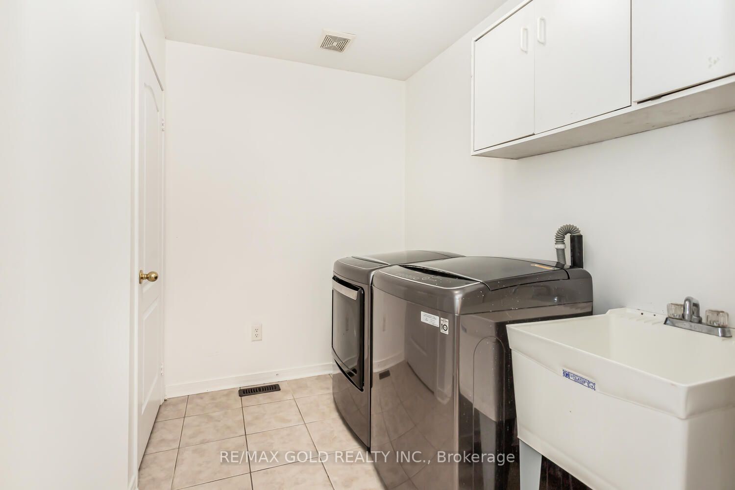 55 Cobblehill Cres