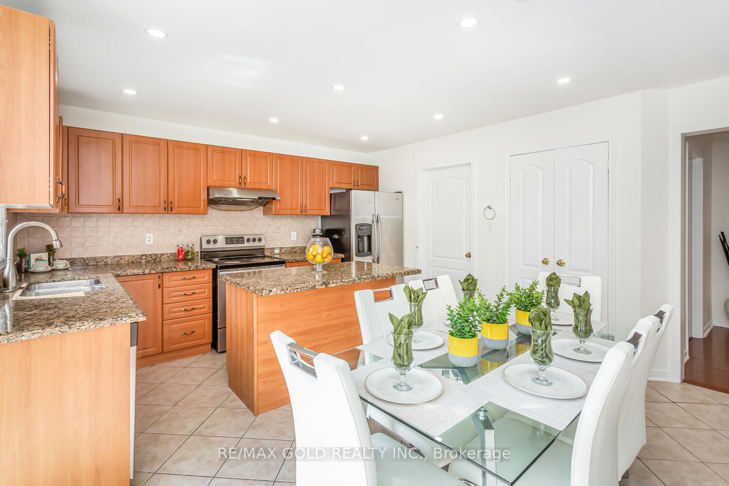 55 Cobblehill Cres