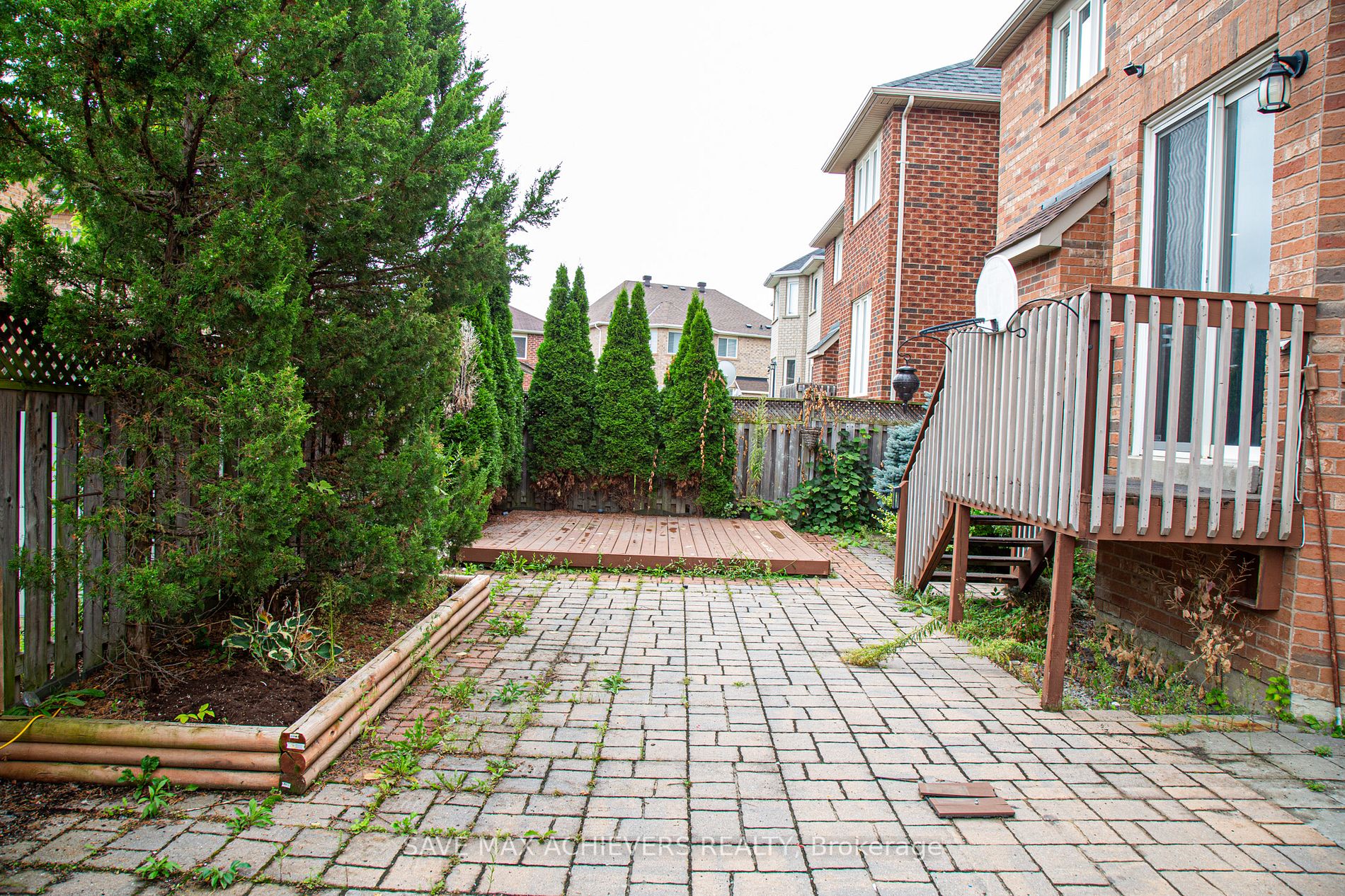 13 Cloverlawn St S