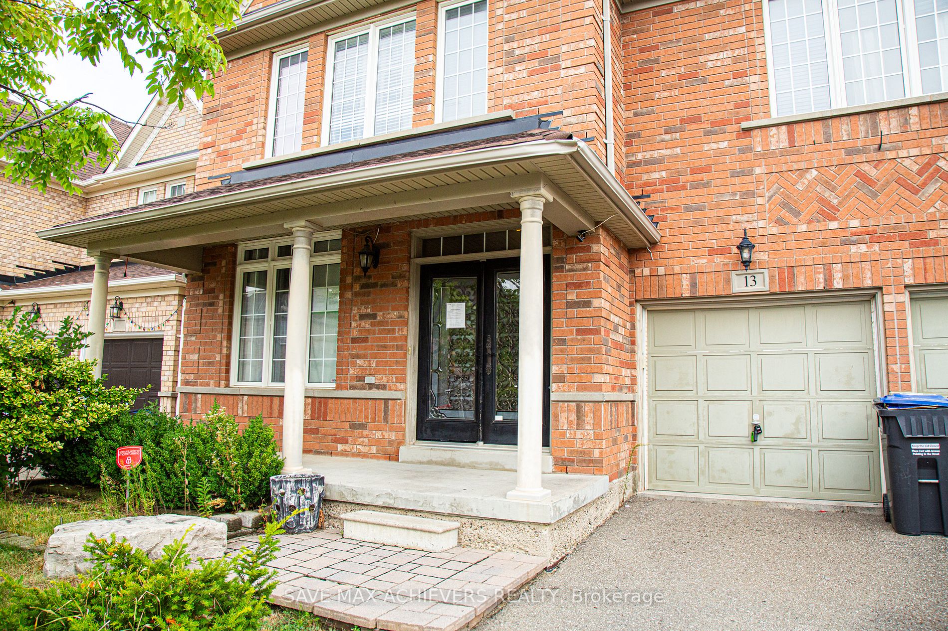 13 Cloverlawn St S