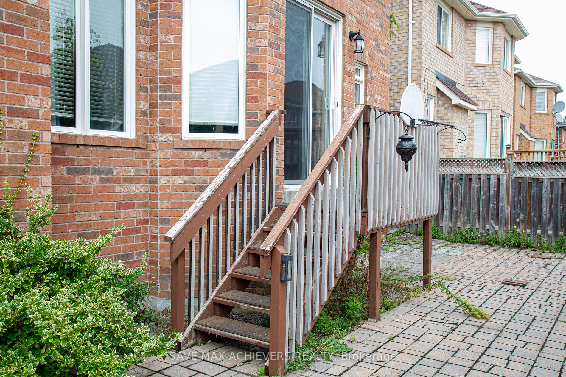 13 Cloverlawn St S