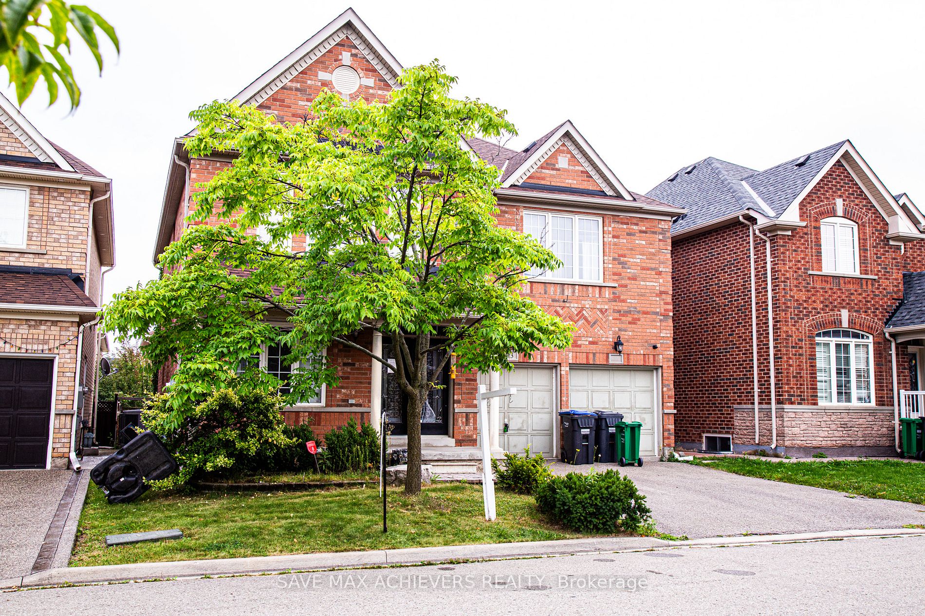 13 Cloverlawn St S