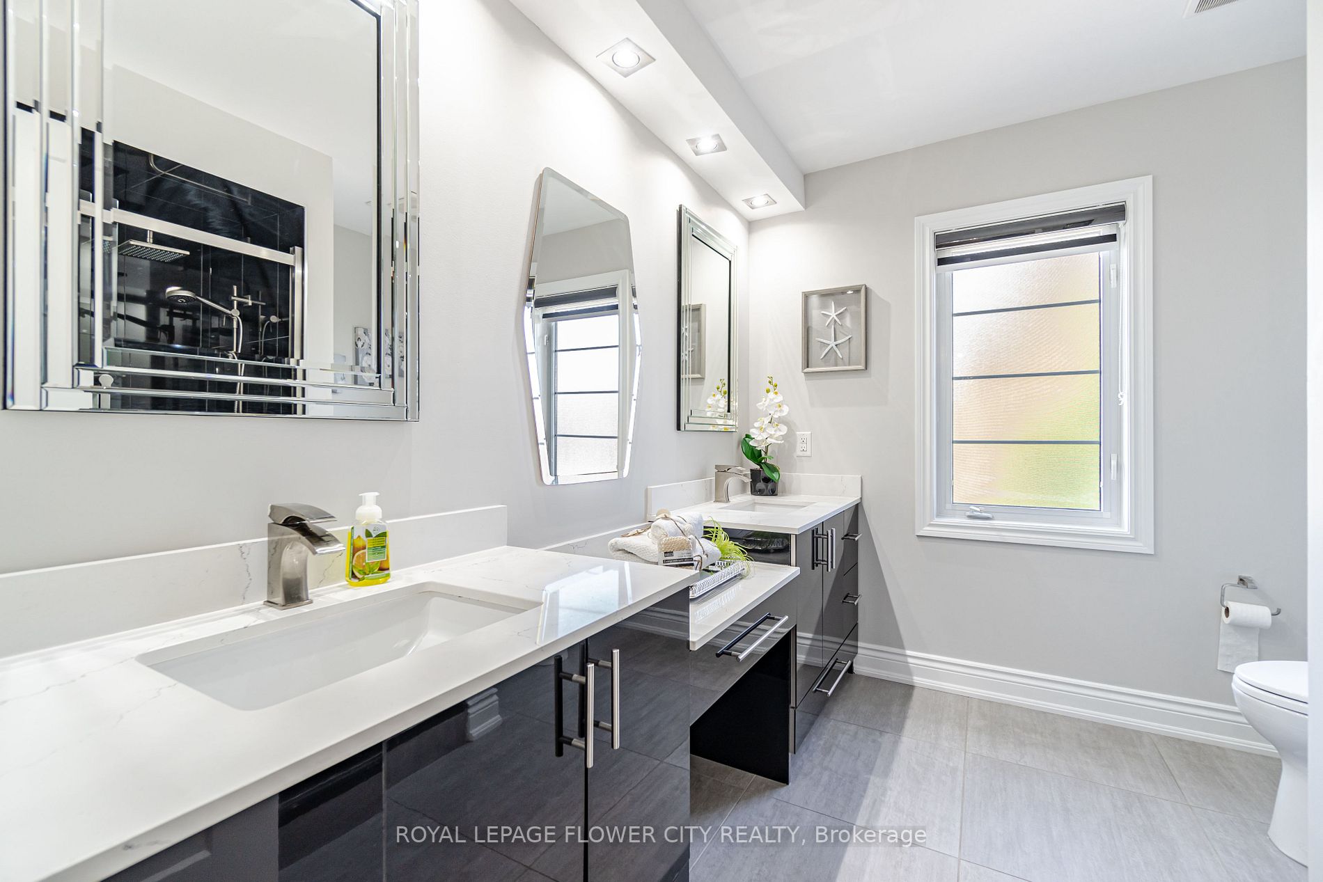 36 Louvain Dr