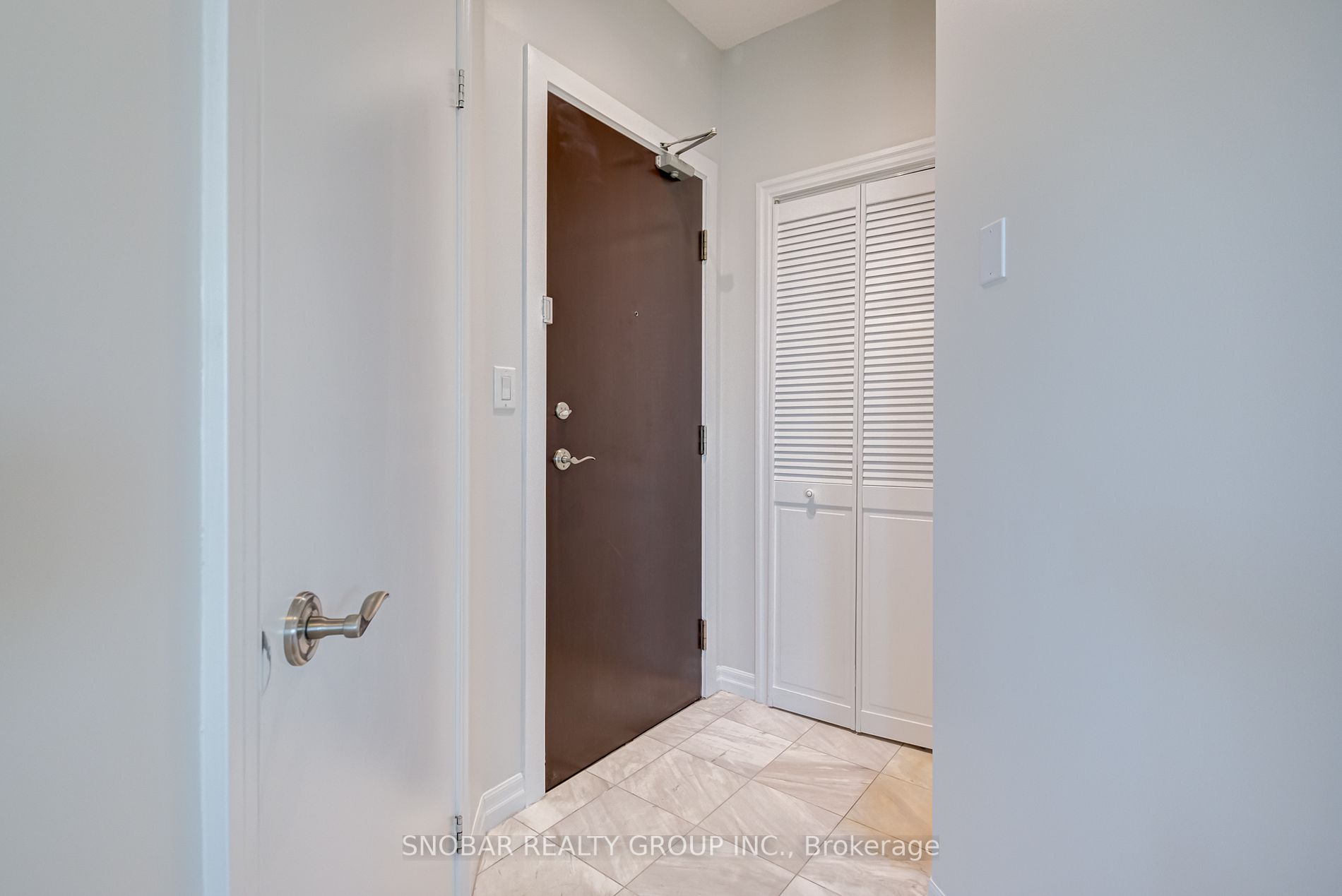 1359 Rathburn Rd E, #305