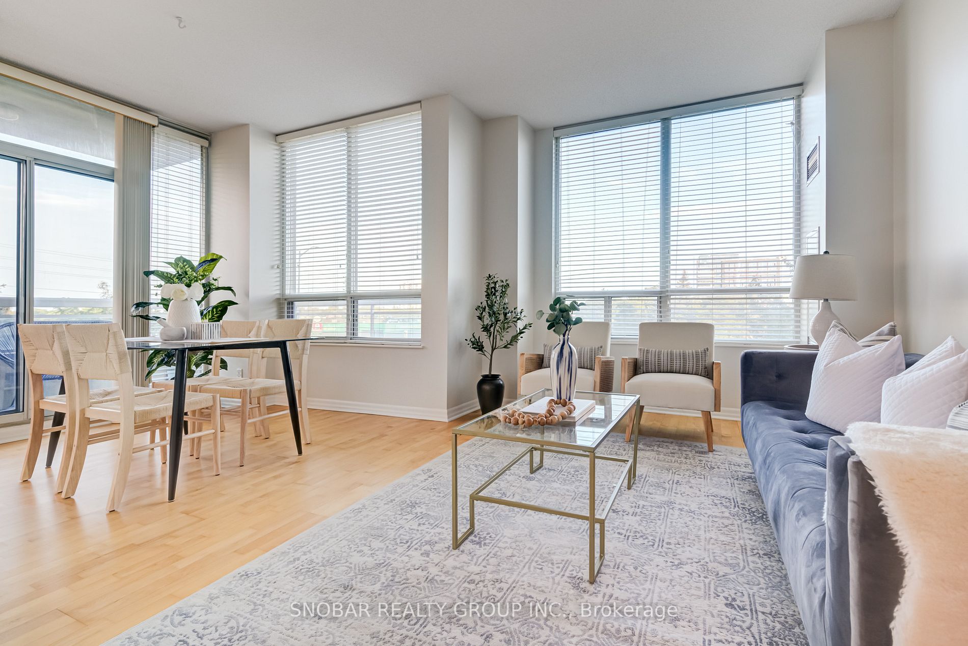 1359 Rathburn Rd E, #305