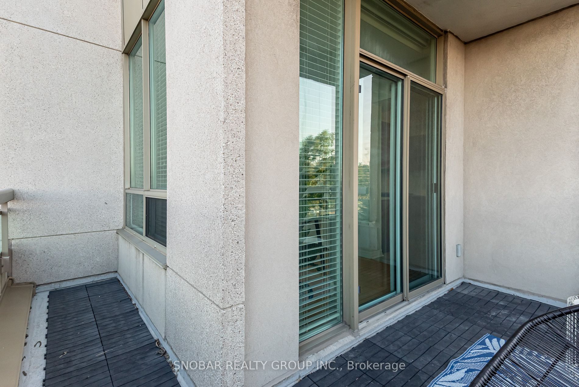 1359 Rathburn Rd E, #305