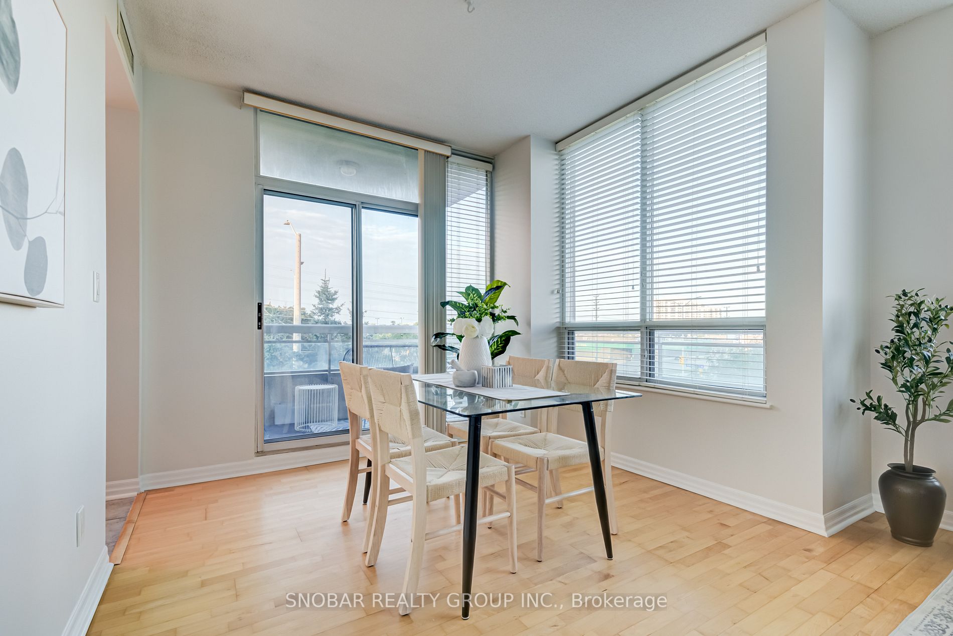 1359 Rathburn Rd E, #305