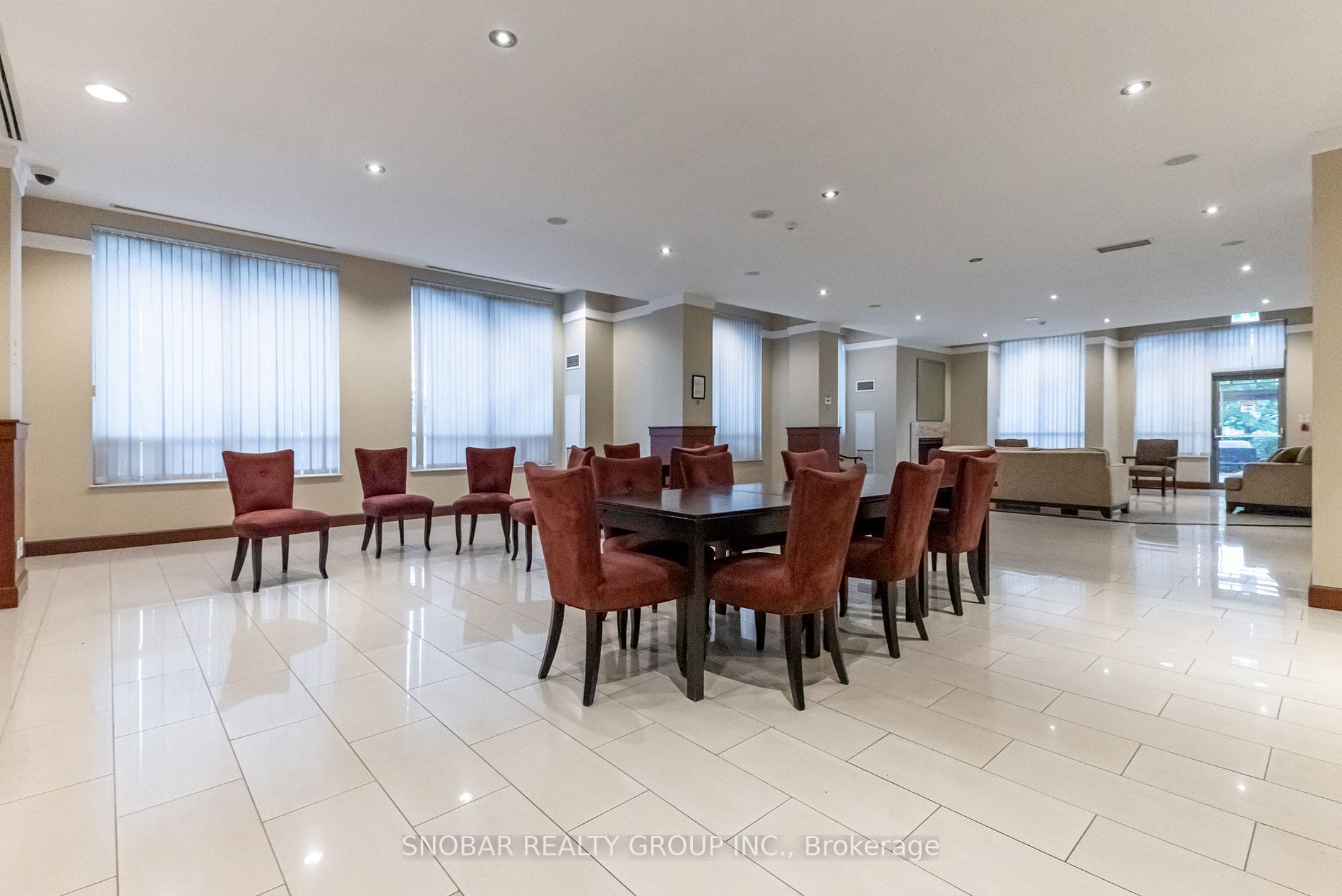 1359 Rathburn Rd E, #305