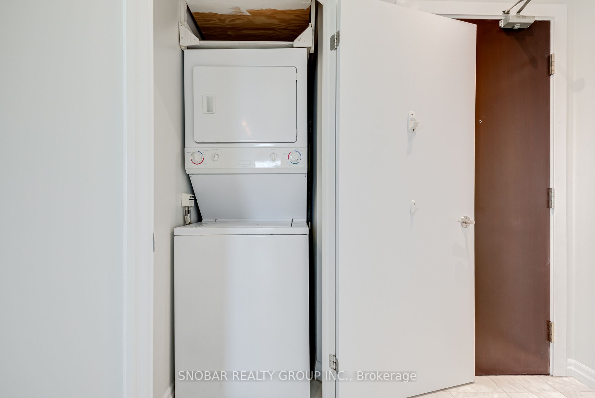 1359 Rathburn Rd E, #305