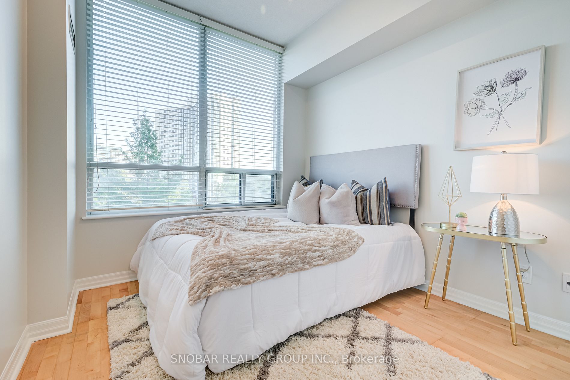 1359 Rathburn Rd E, #305