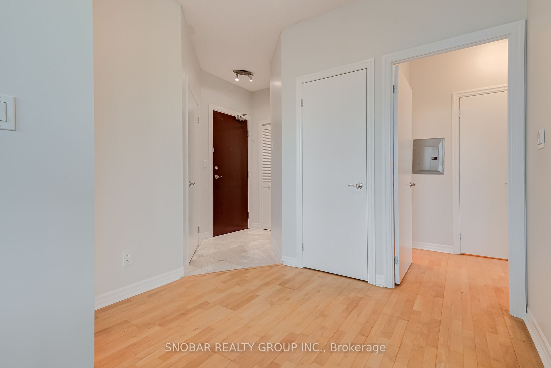 1359 Rathburn Rd E, #305