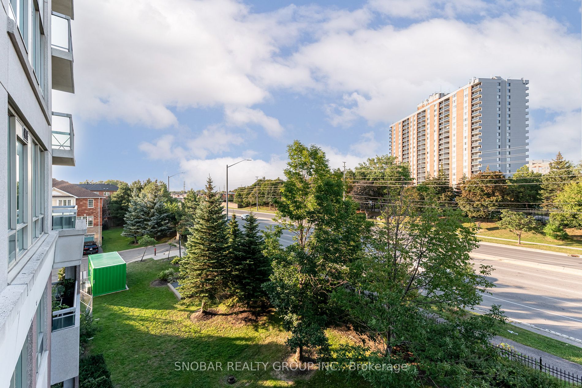 1359 Rathburn Rd E, #305