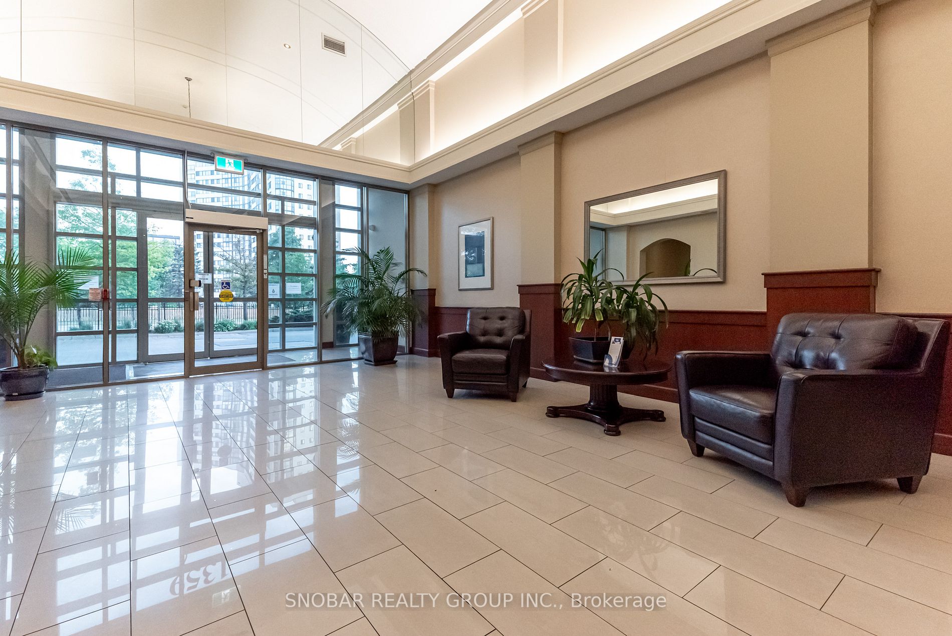 1359 Rathburn Rd E, #305