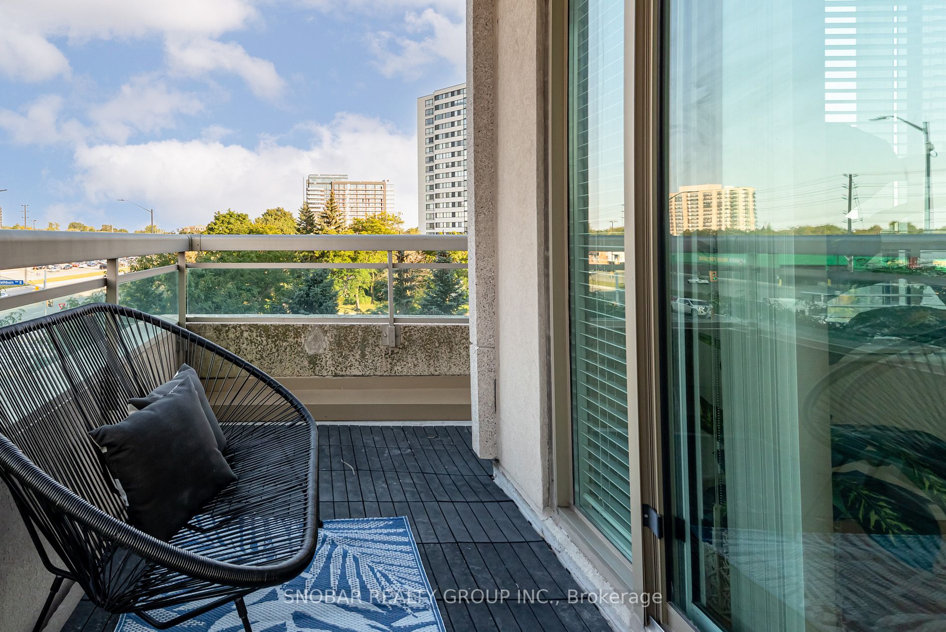 1359 Rathburn Rd E, #305