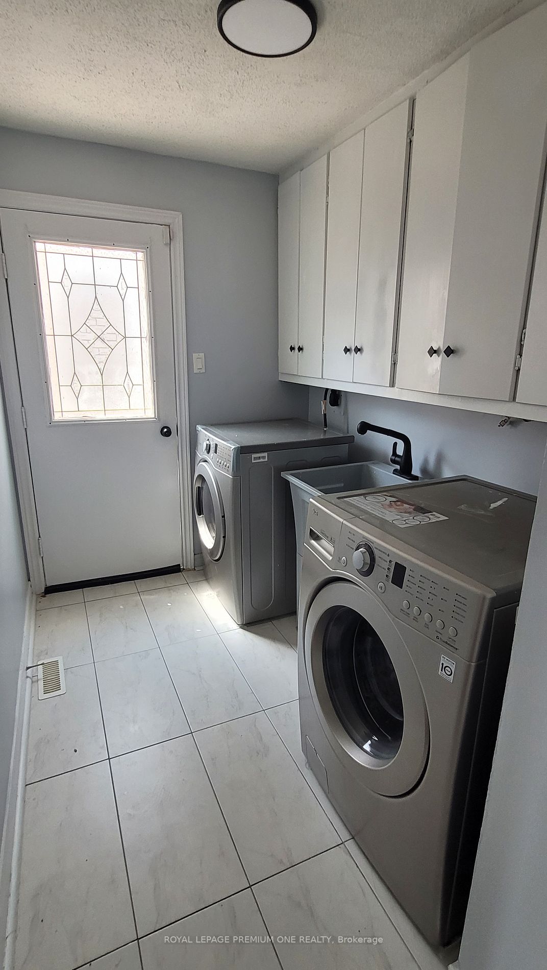 27 Macdougall Dr