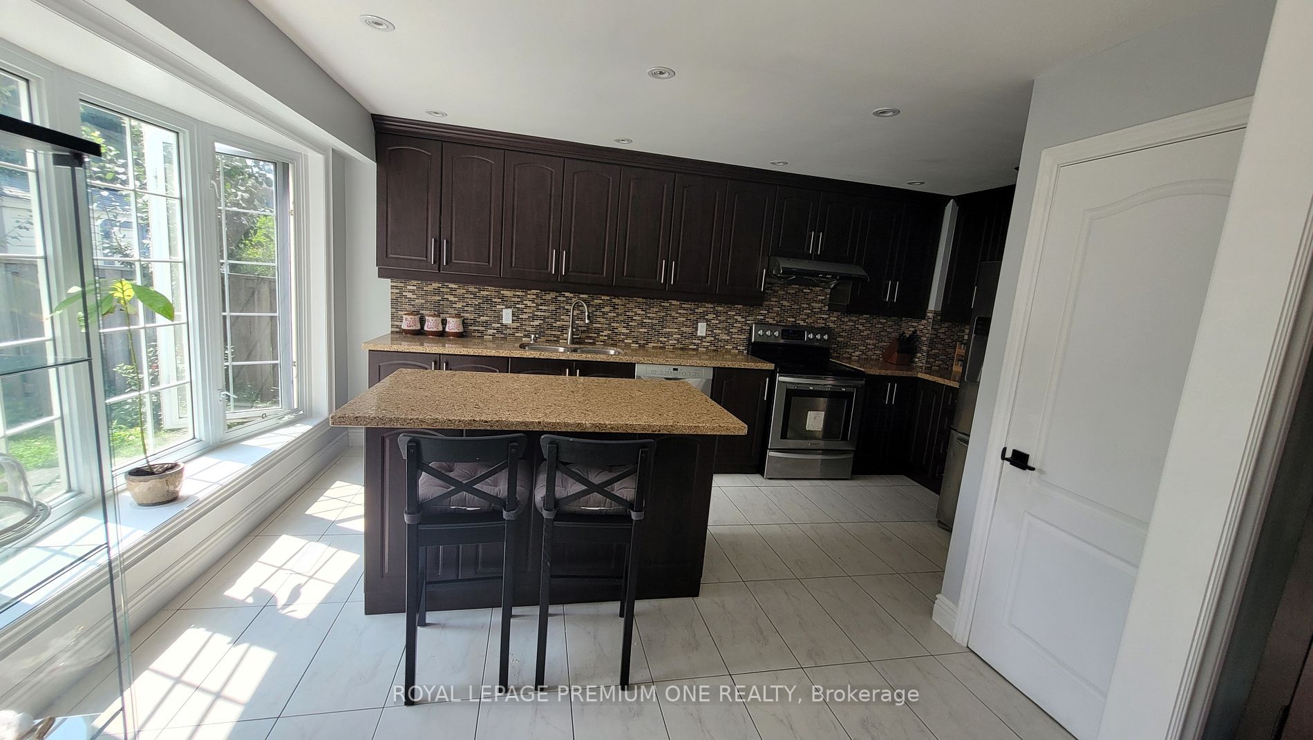 27 Macdougall Dr