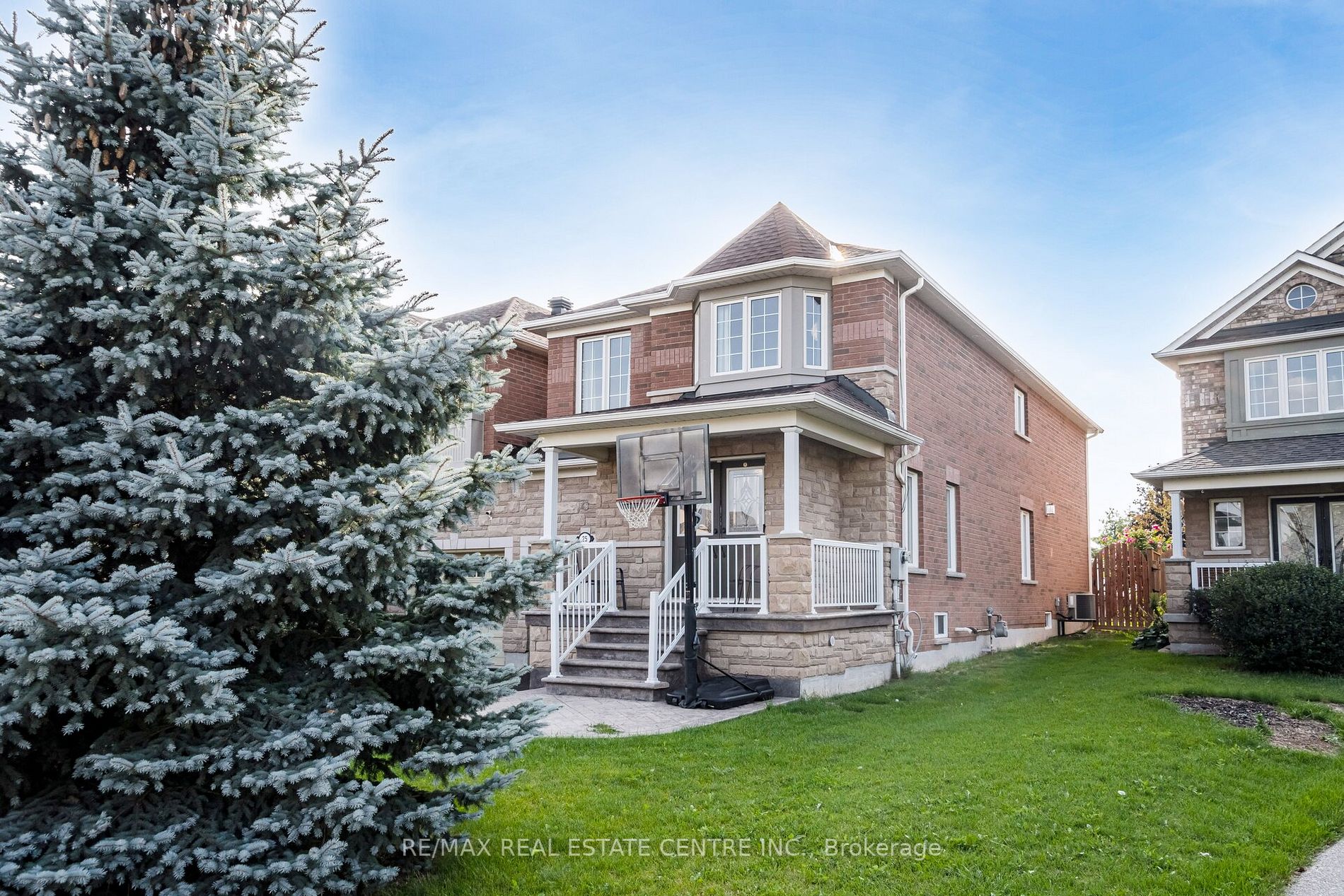 25 Mowat Crescent