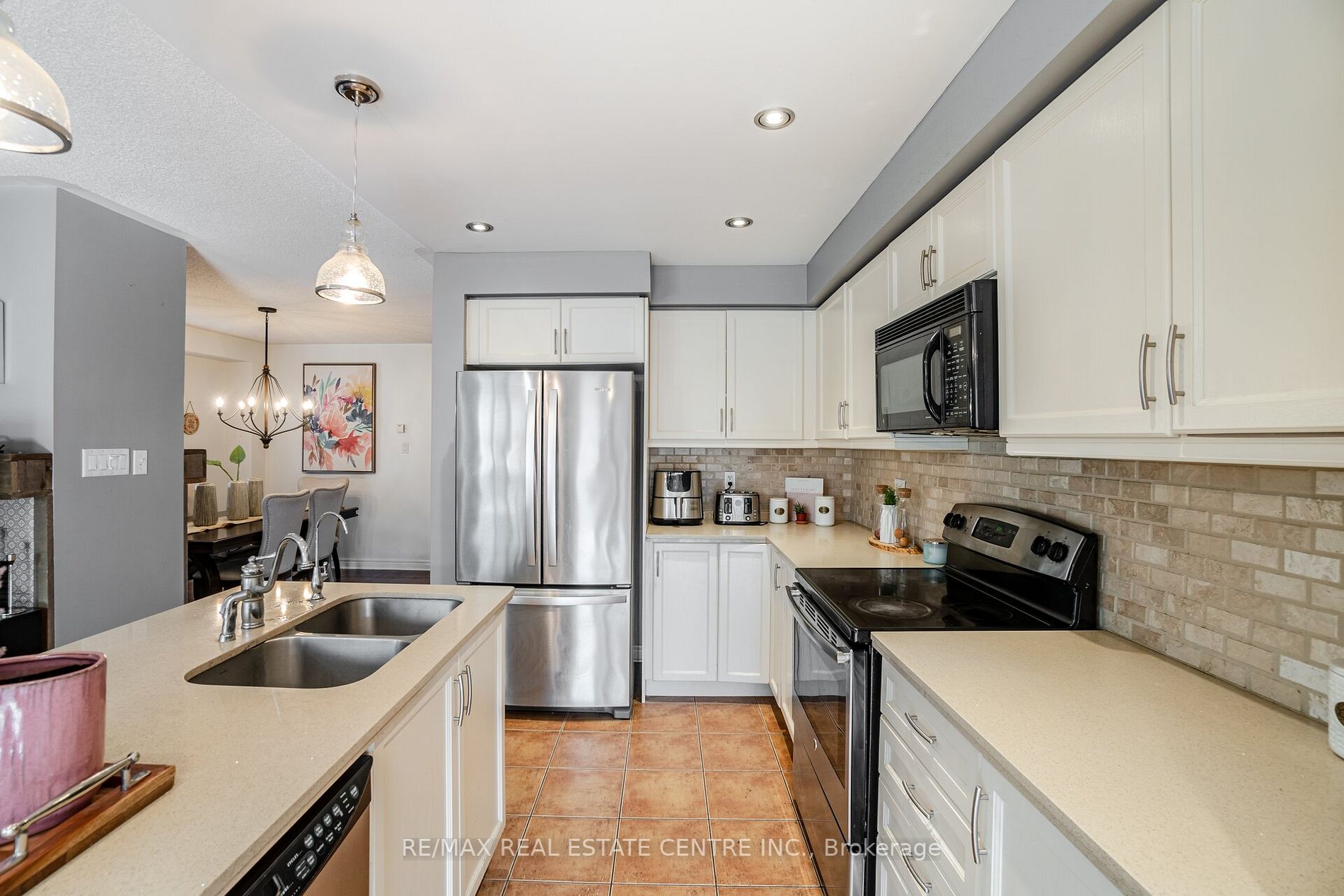 25 Mowat Crescent