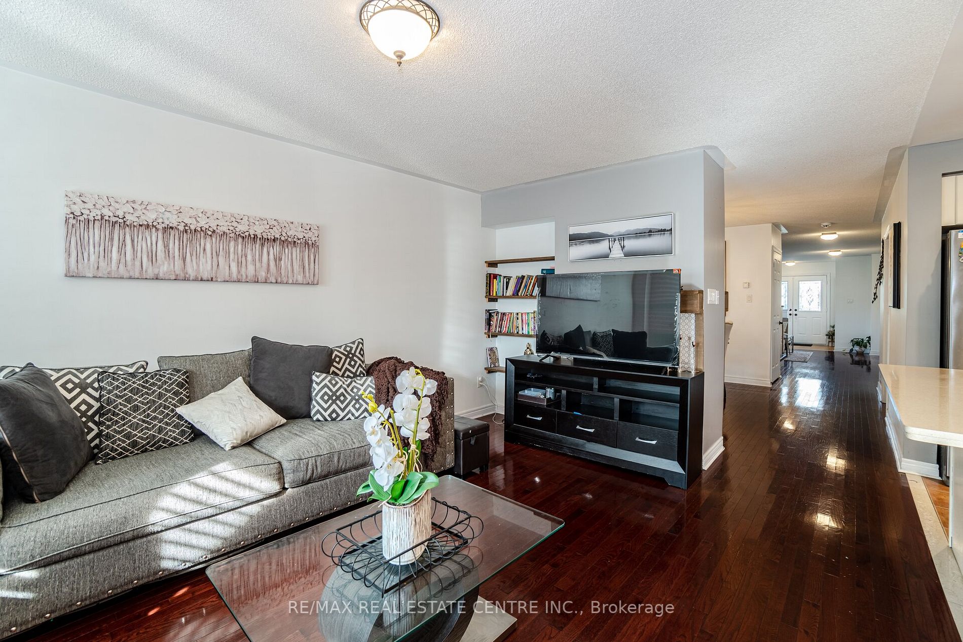 25 Mowat Crescent