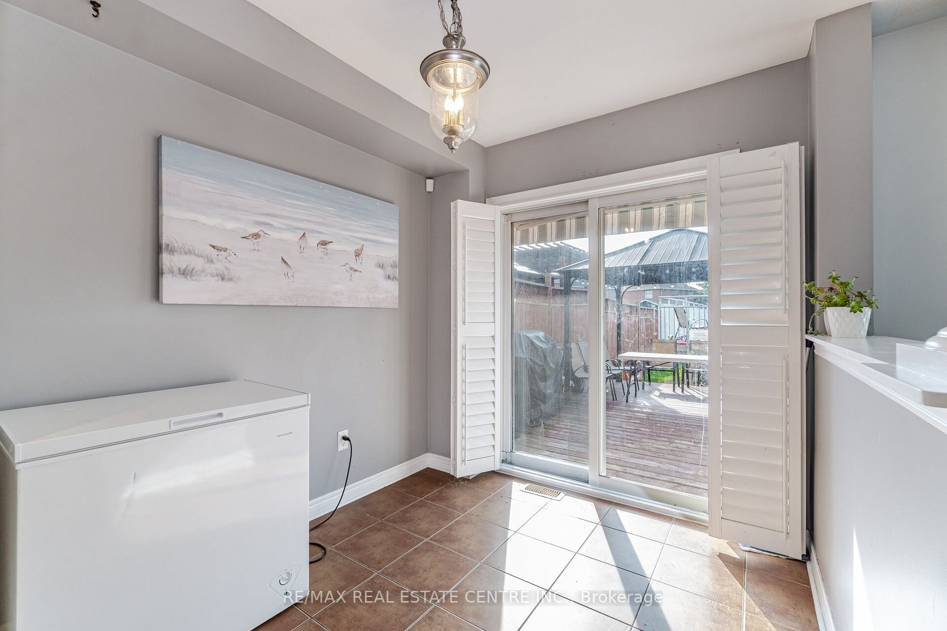 25 Mowat Crescent