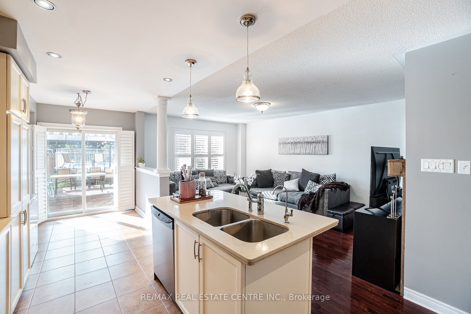 25 Mowat Crescent