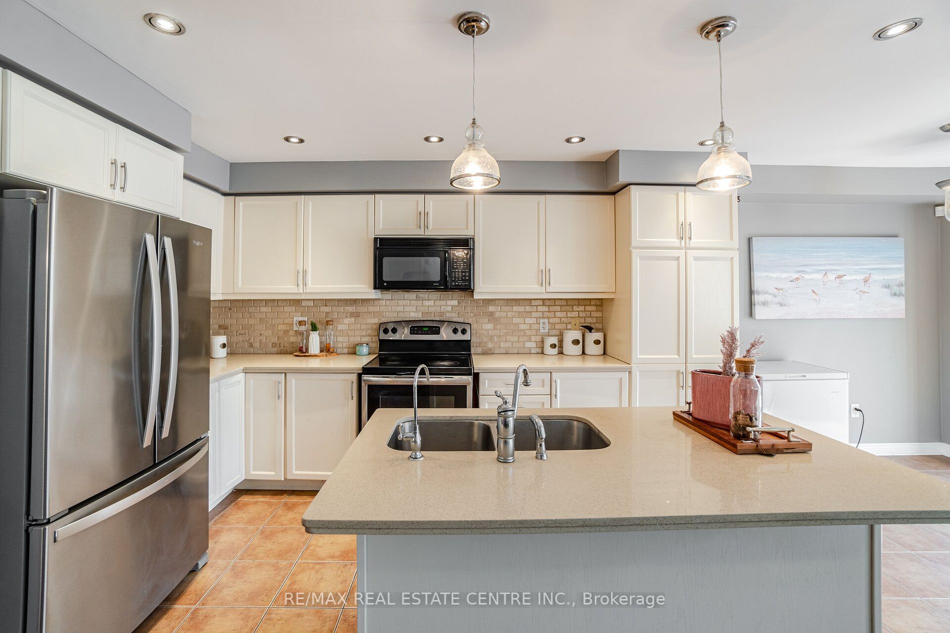25 Mowat Crescent