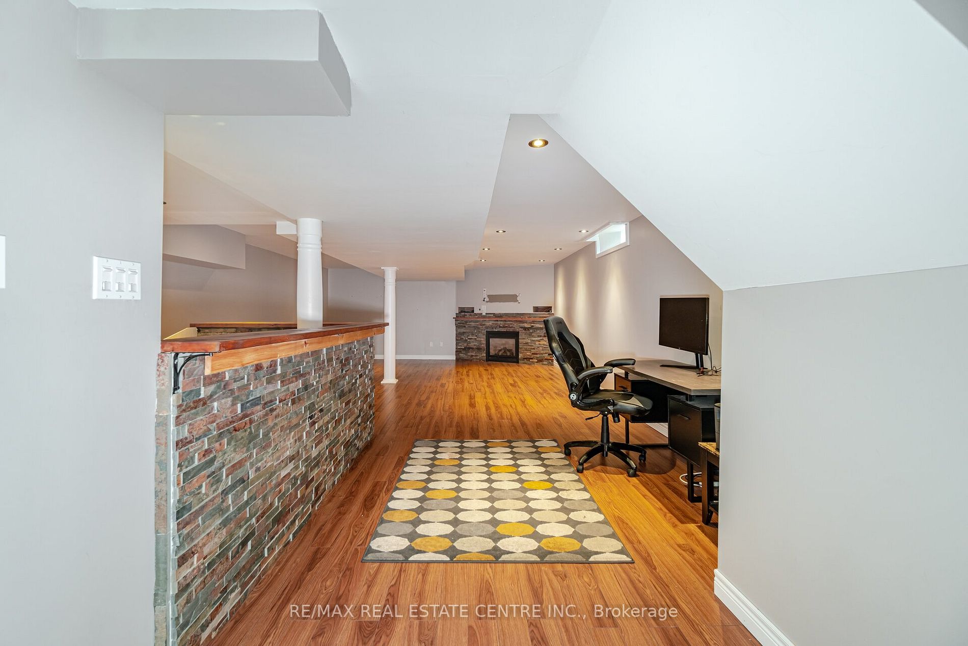 25 Mowat Crescent