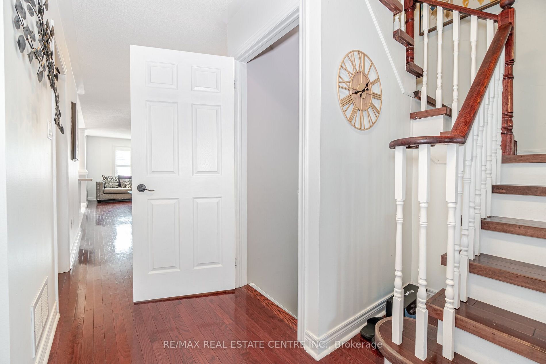 25 Mowat Crescent
