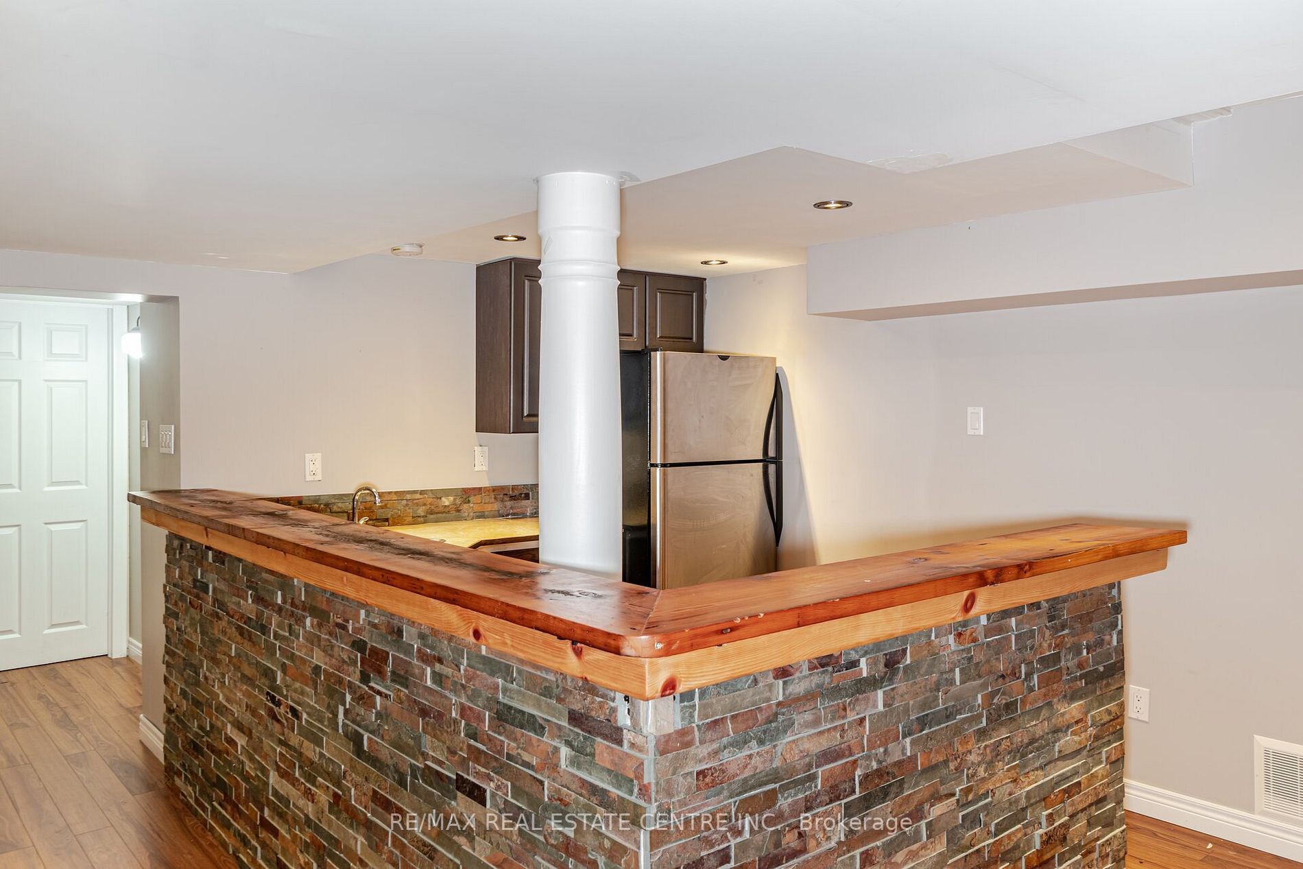 25 Mowat Crescent
