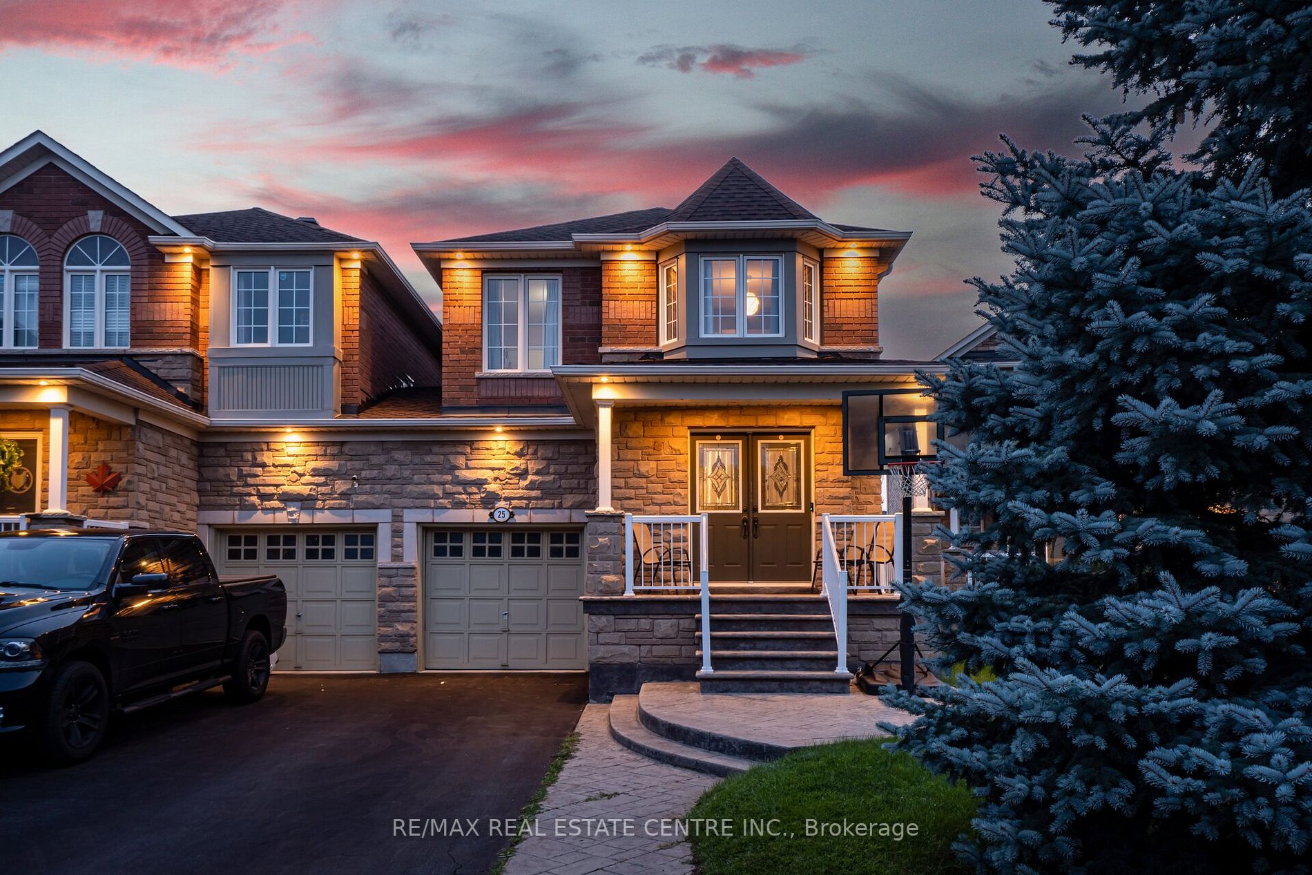 25 Mowat Cres
