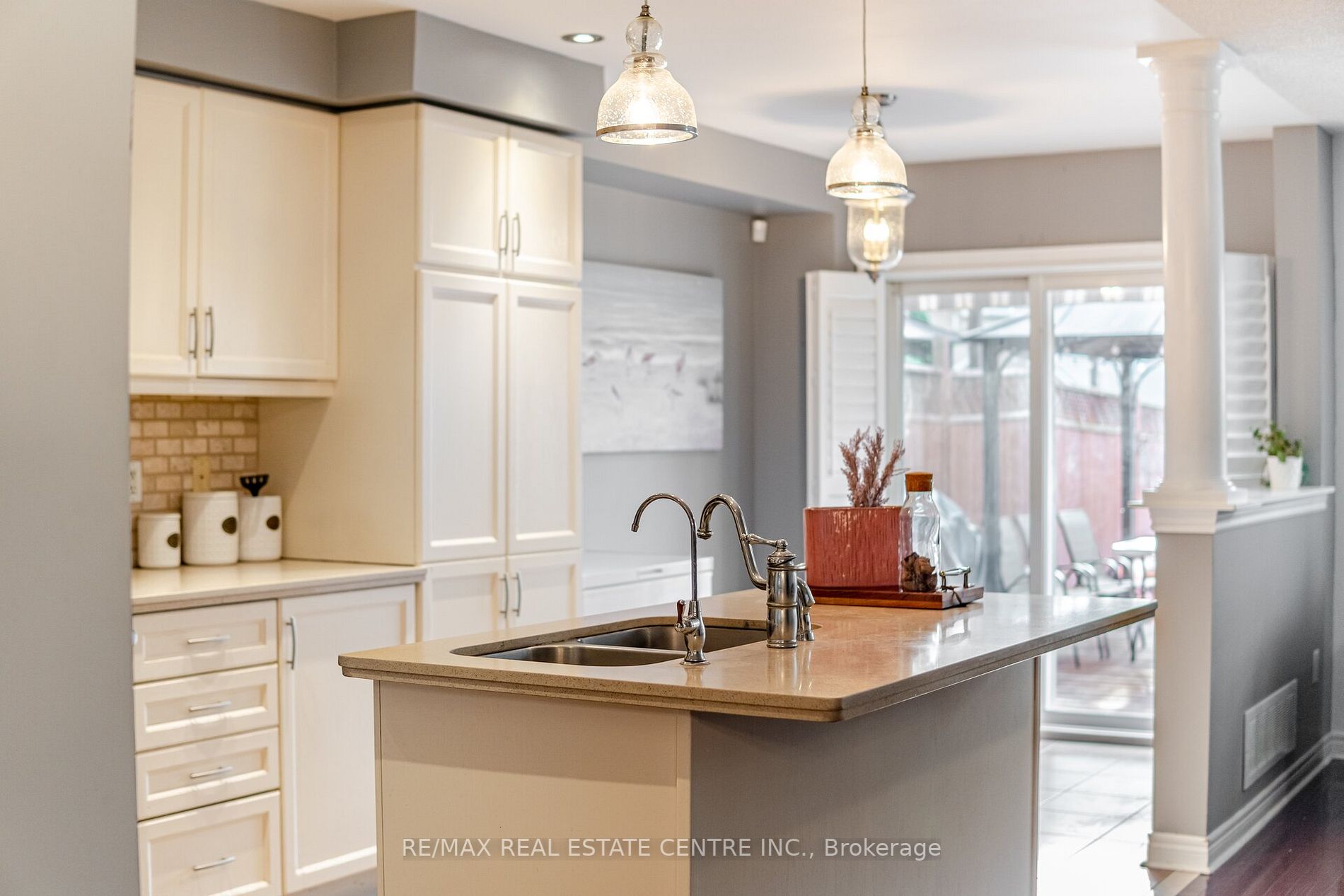 25 Mowat Crescent