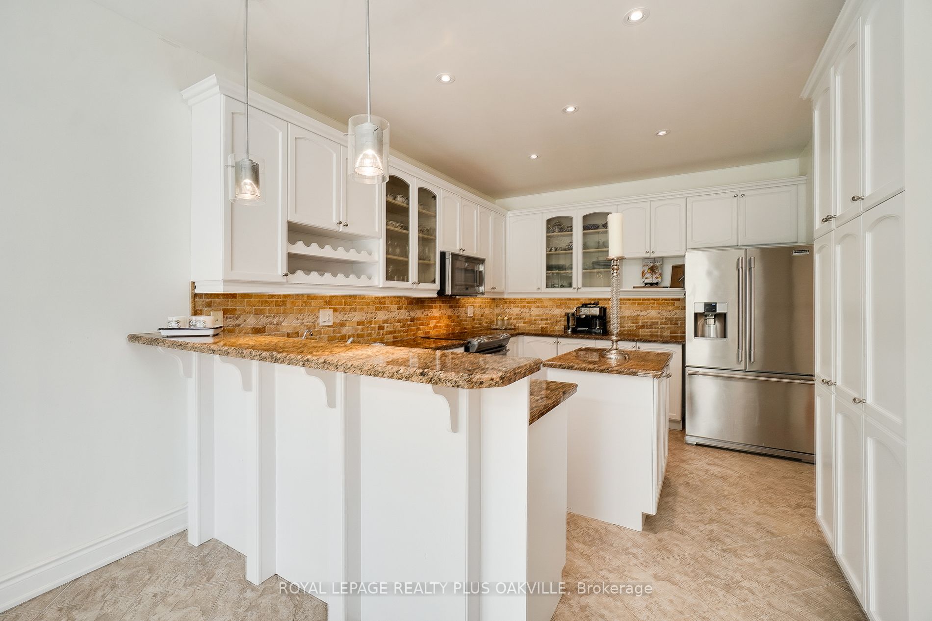 215 Burloak Dr