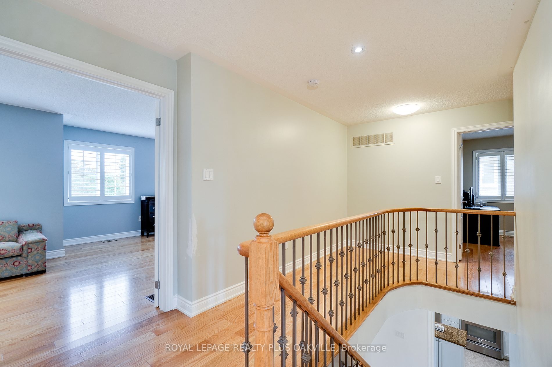 215 Burloak Dr