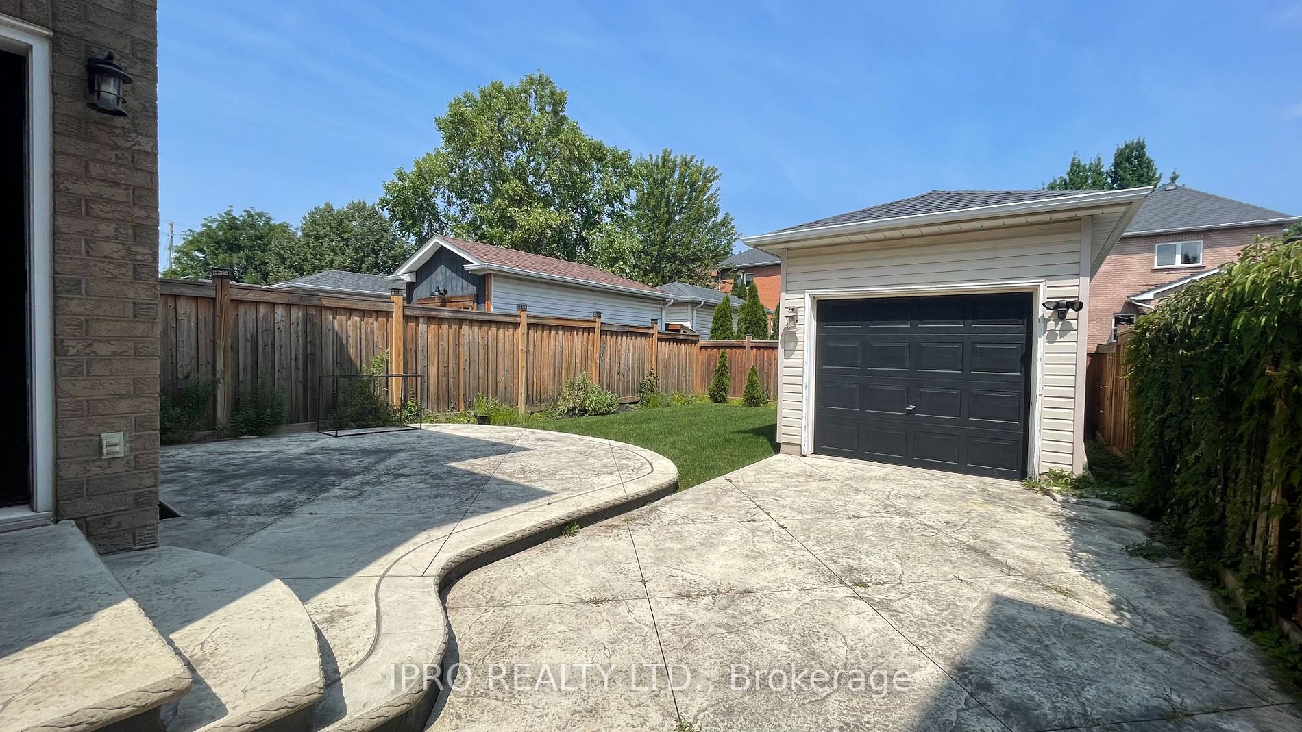 2603 Castle Hill Crescent