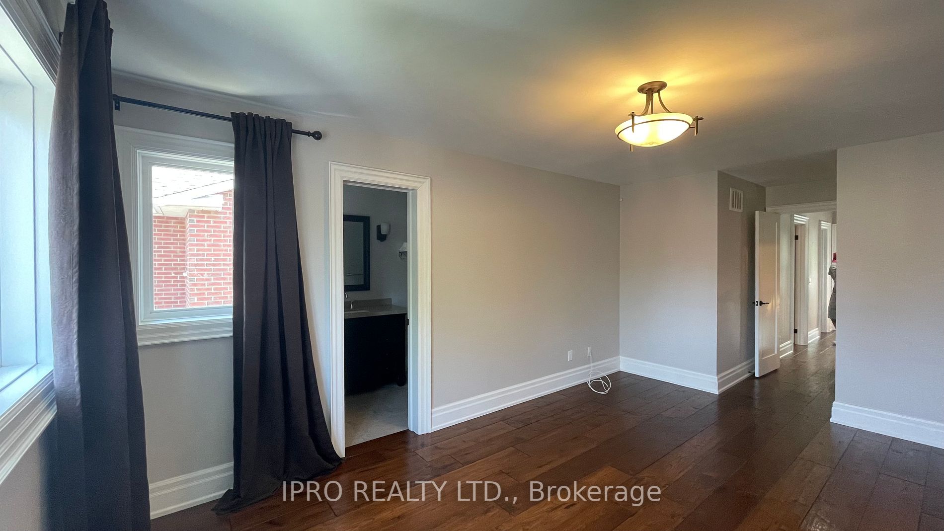 2603 Castle Hill Crescent