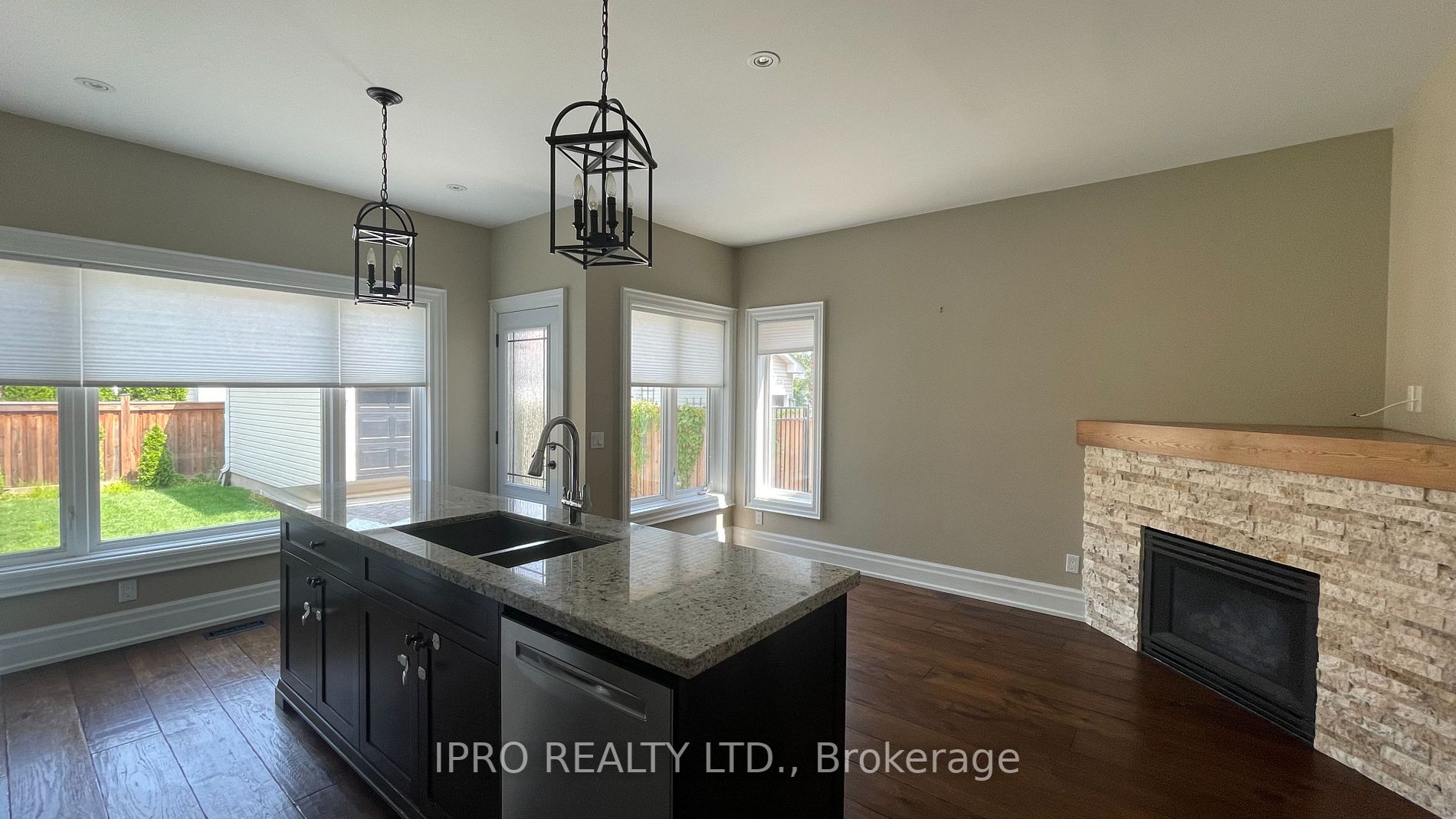 2603 Castle Hill Crescent