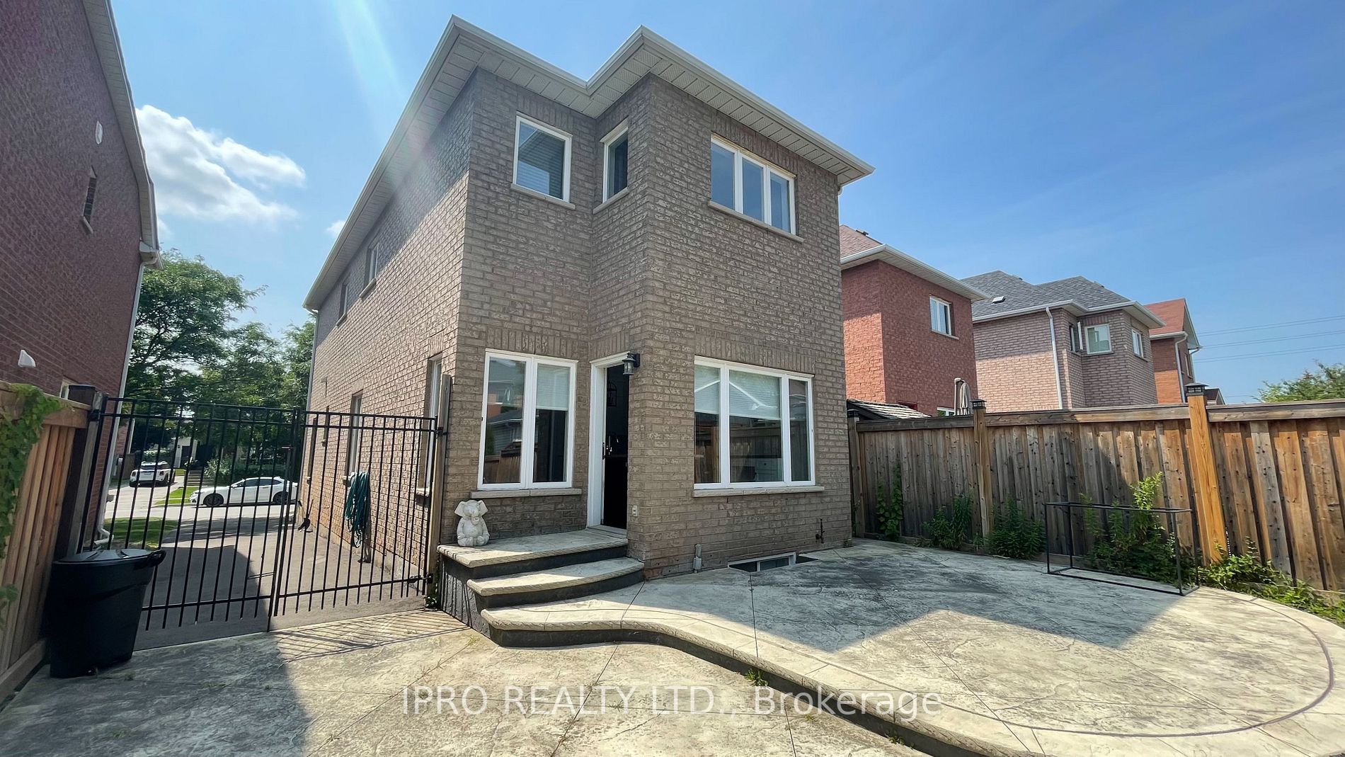 2603 Castle Hill Crescent