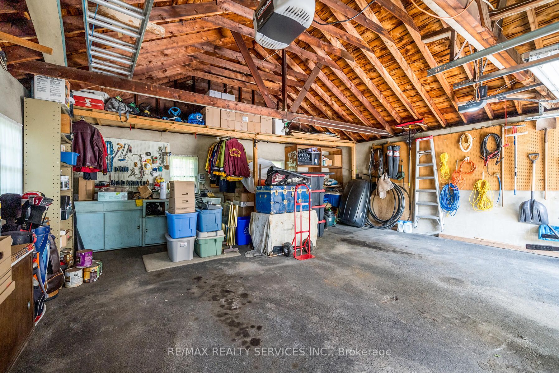 66 Elizabeth St S