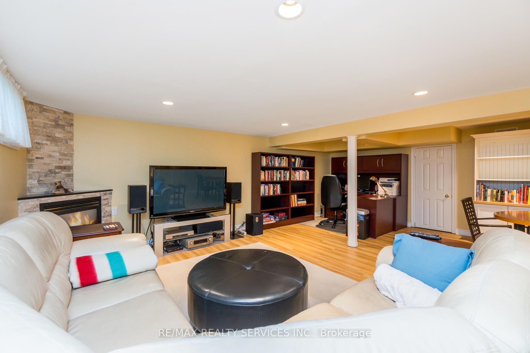 66 Elizabeth St S