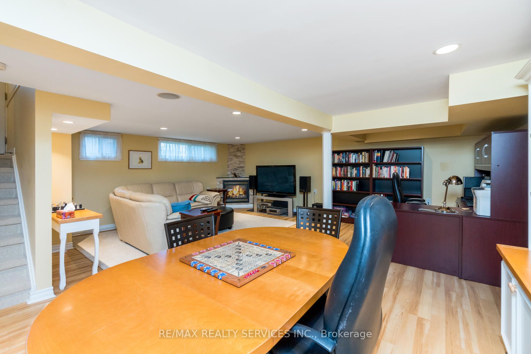 66 Elizabeth St S
