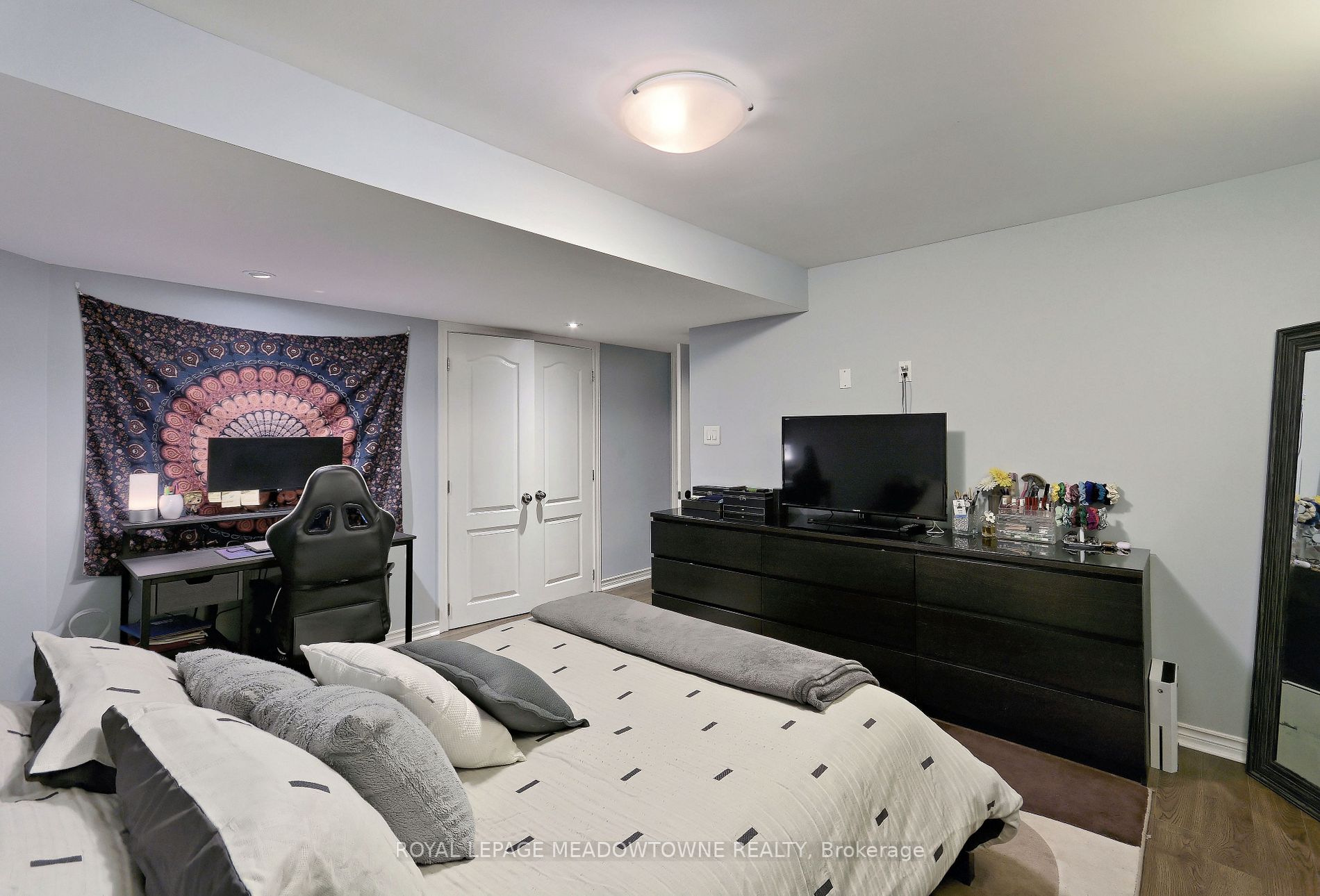 209 Cresthaven Rd