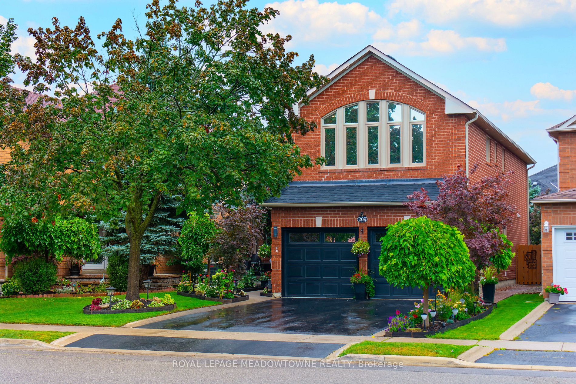 209 Cresthaven Rd