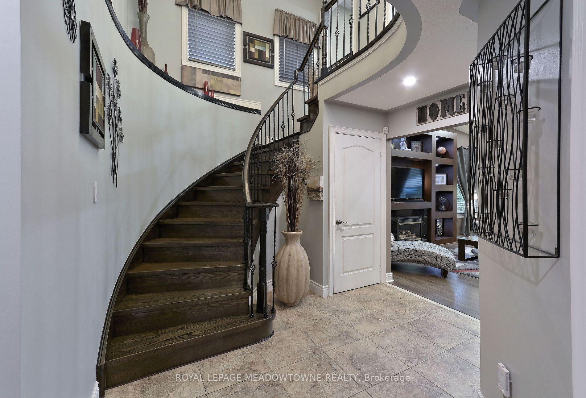 209 Cresthaven Rd